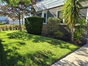 Building Photo - 10939 1/2 Moorpark St