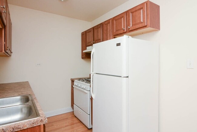Building Photo - 2600 N Kimball Ave