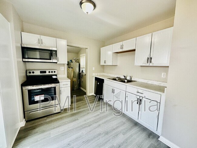 Foto del edificio - 4832 Robin Hood Rd