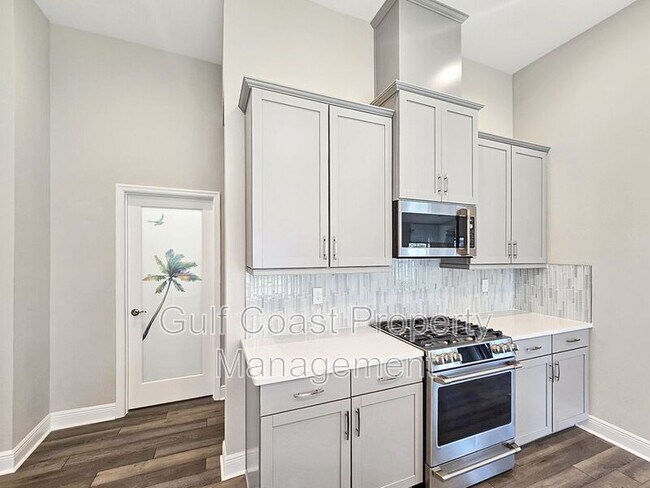 Building Photo - 12554 Oak Hill Way