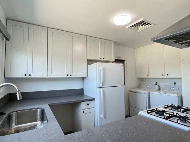 Foto del edificio - 1728 Larchwood Ave