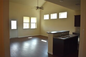 Building Photo - 204 White Wing Ln