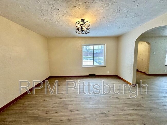 Foto del edificio - 533 Freeport Rd