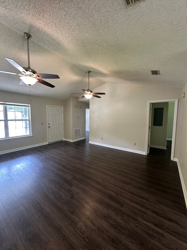 Building Photo - 140 Talbot Ct
