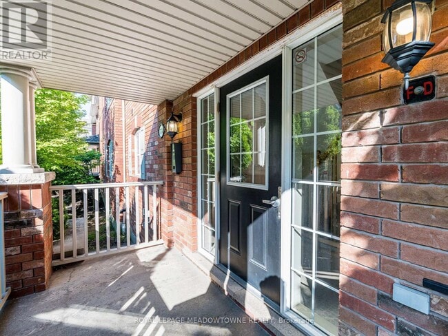 Building Photo - 774-774 Neighbourhood Cir