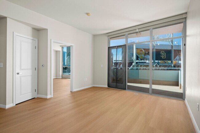 Foto del edificio - Beautiful Condo Right Across from Petco Park!