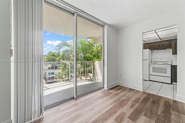 Foto del edificio - 498 NW 165th St