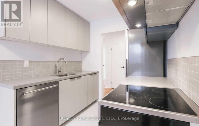 Building Photo - 555-555 Birchmount Rd