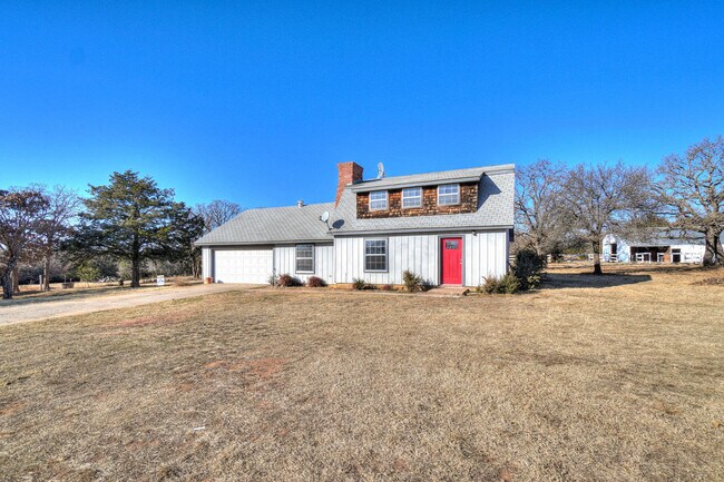 Photo - Beautiful 2 bed Ranch style home on 5 acres!