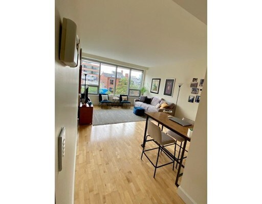 Primary Photo - 10 Bowdoin St