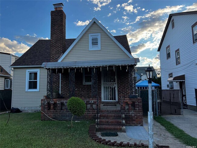 Building Photo - 85-40 253rd St