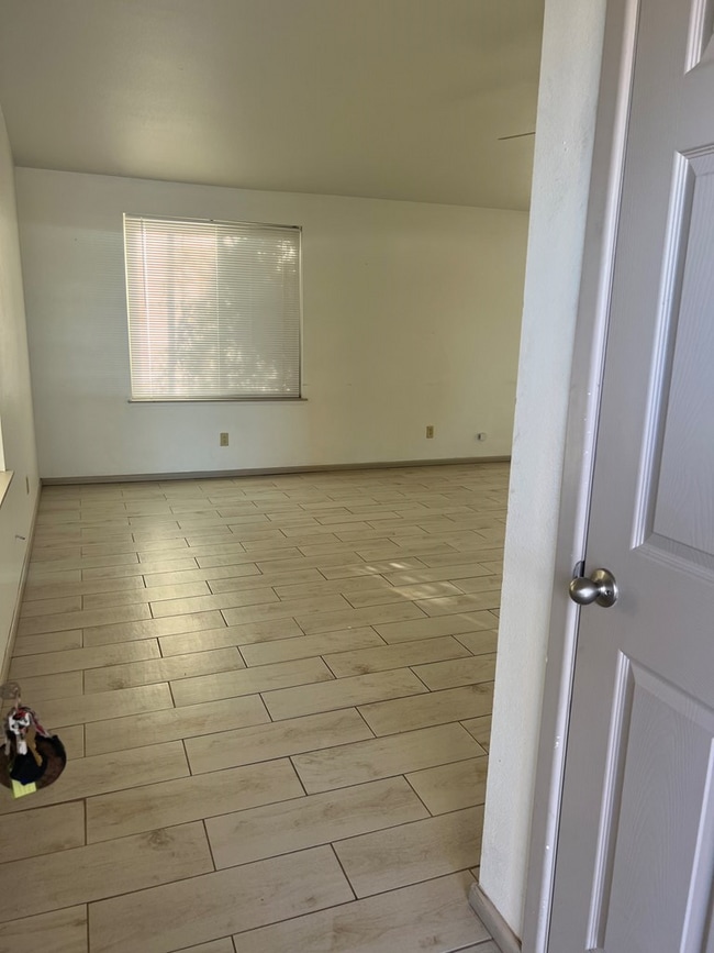 Building Photo - 206 S Byrd St