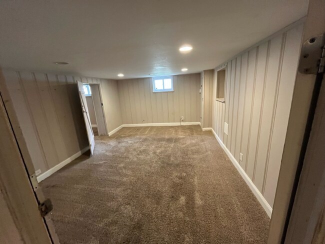 Foto del edificio - 56 Broadship Rd