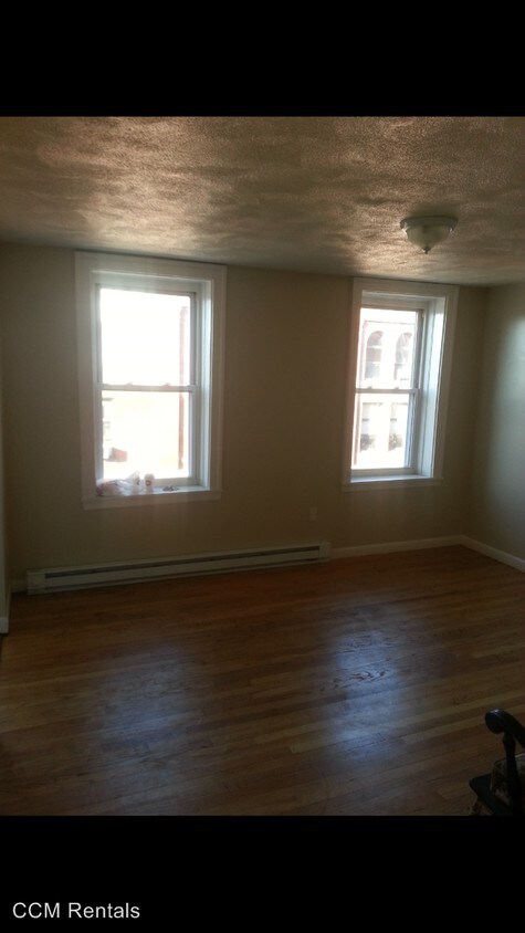 Building Photo - 42 Main St