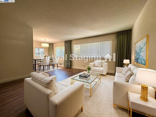 Building Photo - 6988 Havenhurst Dr