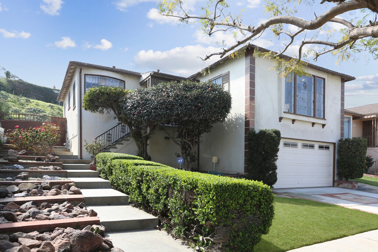 Foto principal - 2504 W 101st St