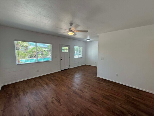 Foto del edificio - 1518 E Hedrick Dr