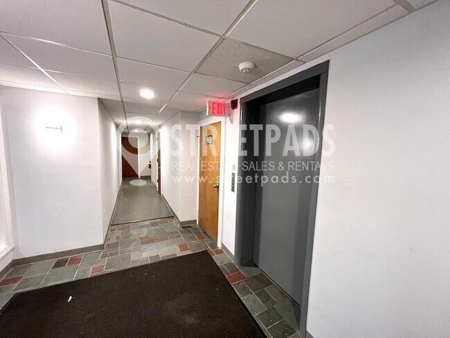 Building Photo - 1 bedroom in Boston MA 02135
