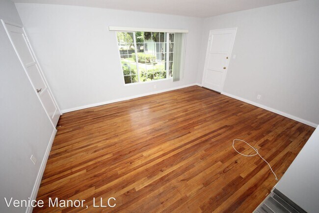 Foto del edificio - 542-568 S Venice Blvd