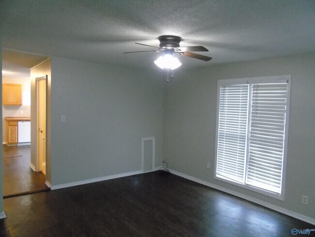 Foto del edificio - 1031 Halsey Ave NE