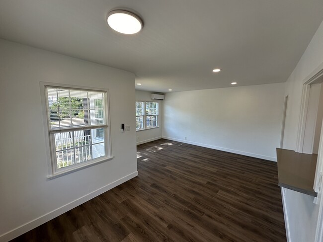 Living Room - 701 Wildrose Ave