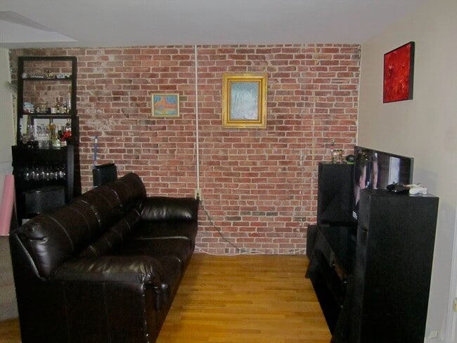 Building Photo - 7 Symphony Rd