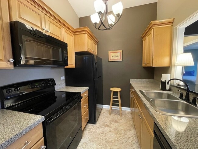 Building Photo - 551 Leah Ln
