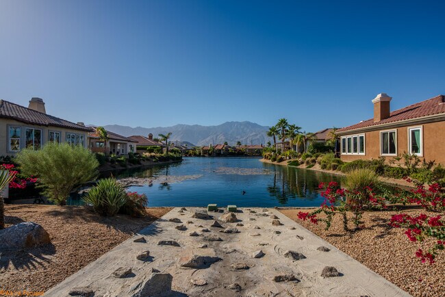 Foto del edificio - 27 Shoreline Dr