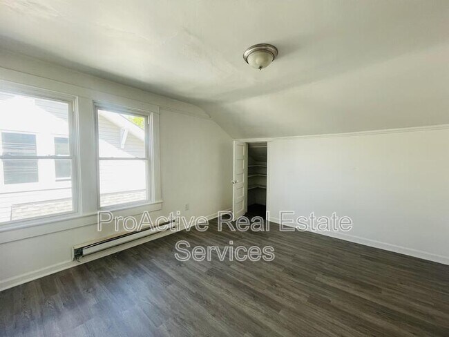 Building Photo - 244 W 32nd St