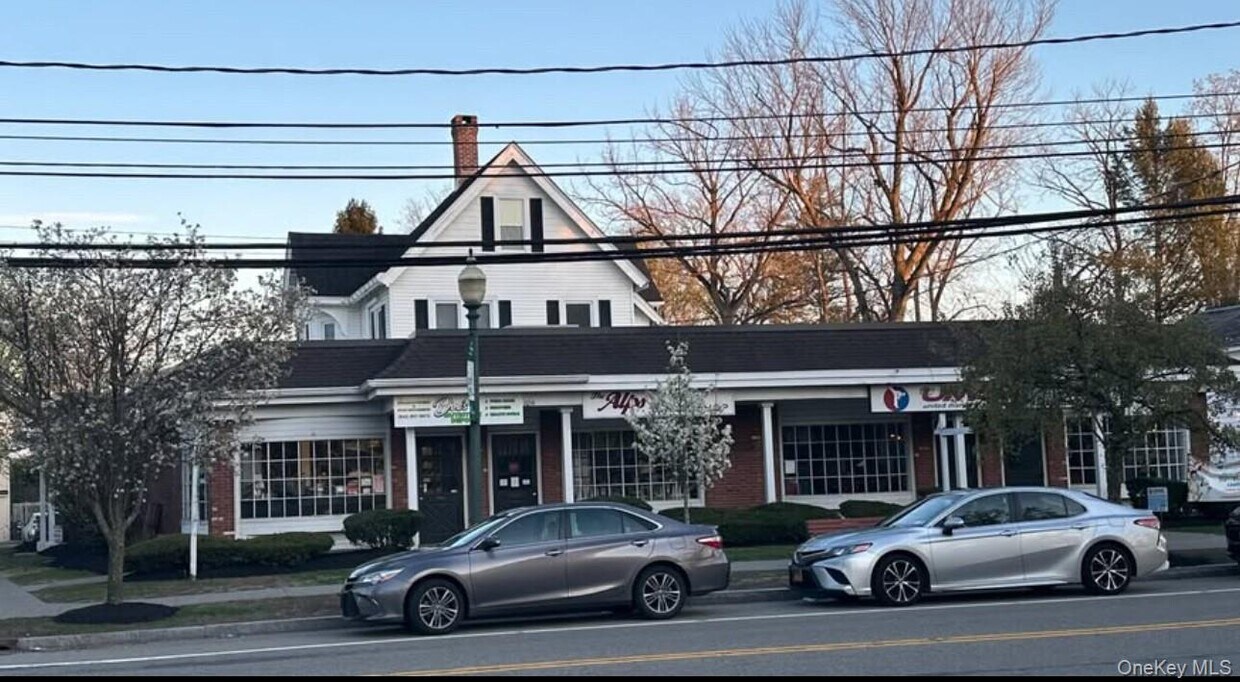 Foto principal - 1054 Main St