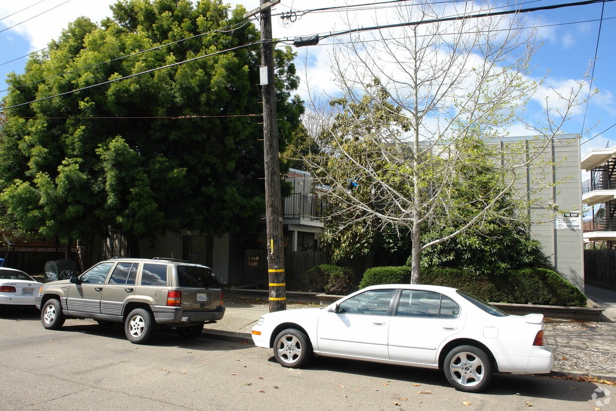 Primary Photo - 2140 Roosevelt Ave