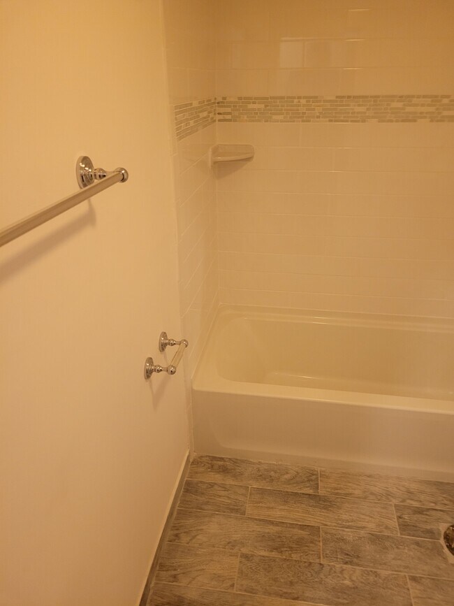 Building Photo - 150 Endicott St