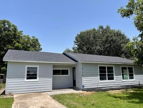 Building Photo - 919 Foster Ave