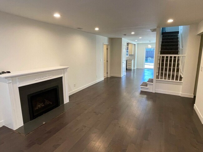Building Photo - Fully Remodeled 4 Bedroom 3 Bath Home in M...