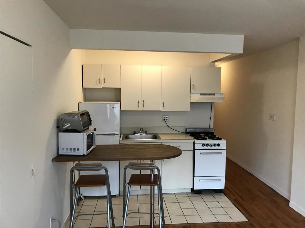 Foto principal - 226 E 14th St