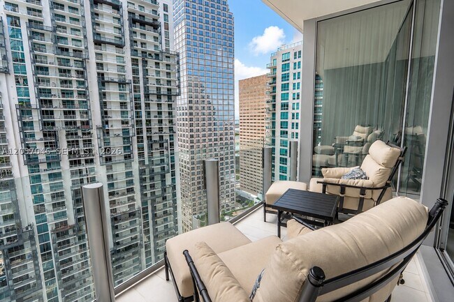 Building Photo - 300 Biscayne Blvd