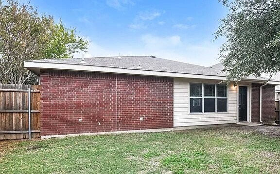 Foto del edificio - 9016 Nightingale Dr