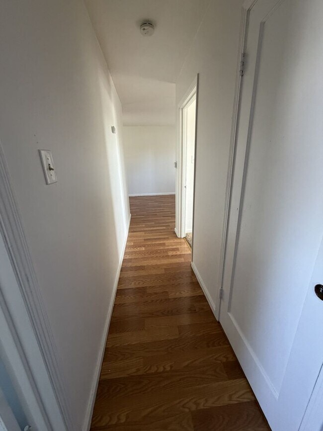 Building Photo - 902-908 24th Street