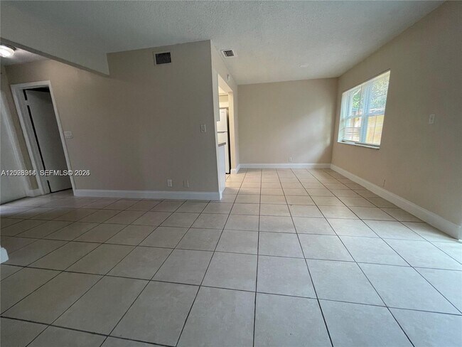 Foto del edificio - 2216 NW 59th Wy