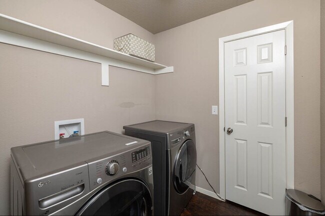 Foto del edificio - 6108 SW Warrington Rd
