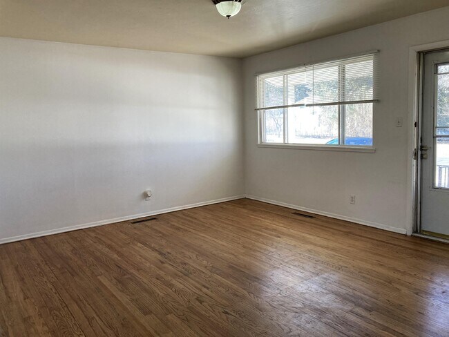 Foto del edificio - 1421 McArthur Ave