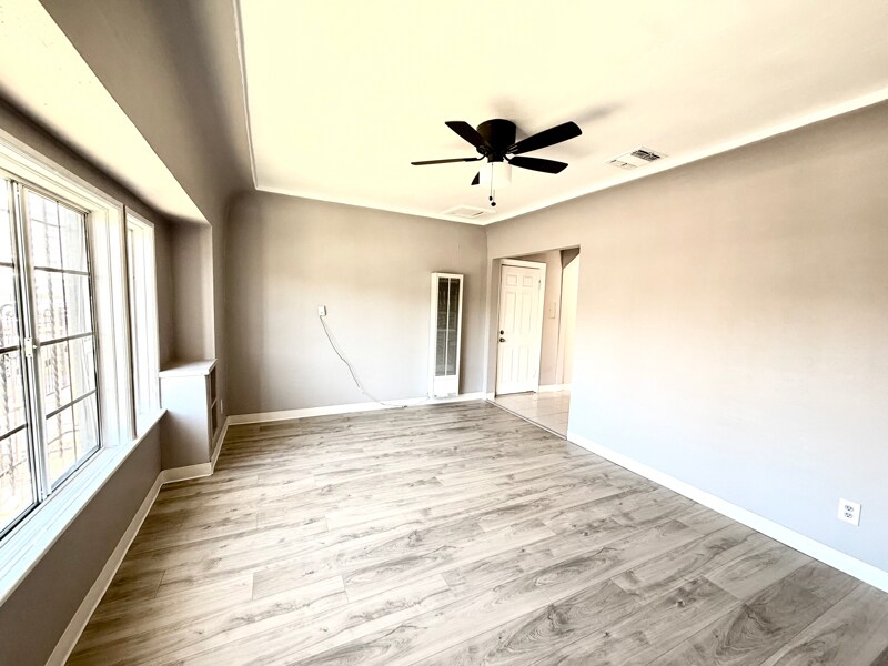 Foto principal - 532 W 77th St