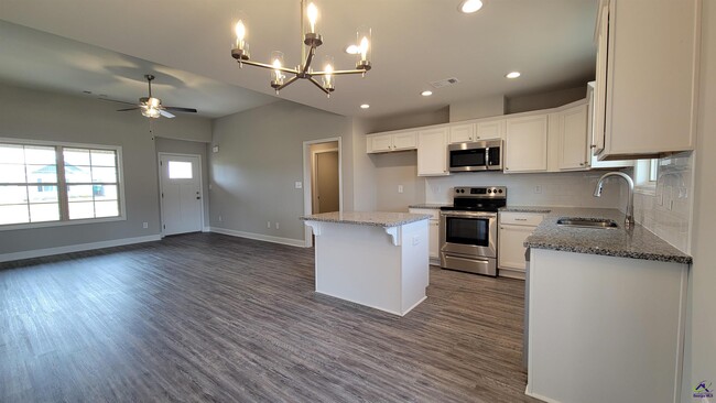 Building Photo - 104 Cassandra Ann Wy