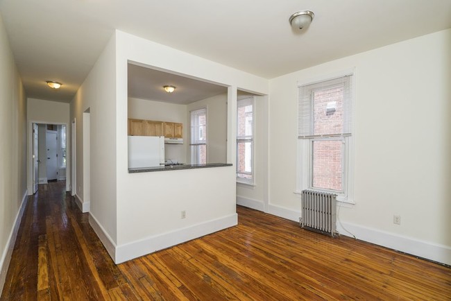 Building Photo - 4439 Chestnut Street Unit 3R