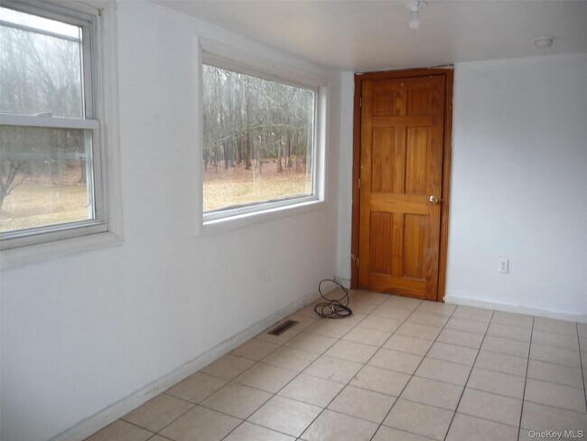 Foto del edificio - 18 Kelly Hill Rd