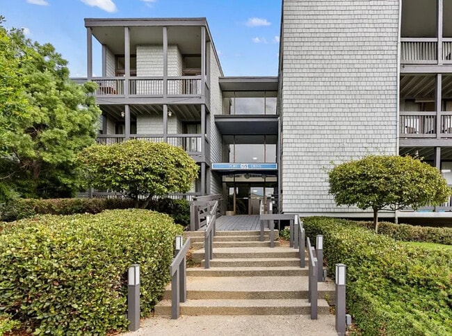 Building Photo - 651 Port Dr