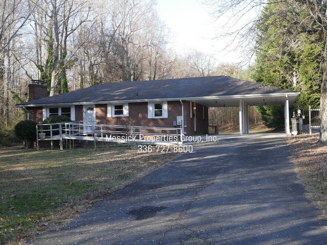 Primary Photo - Quiet, Convenient Location, off Country Cl...