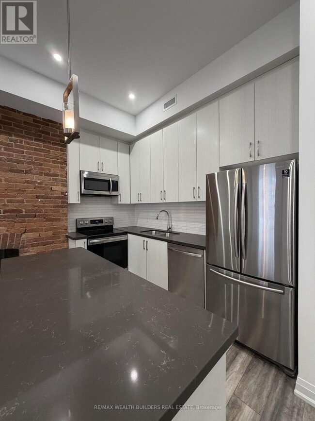 Building Photo - 217 Jarvis St