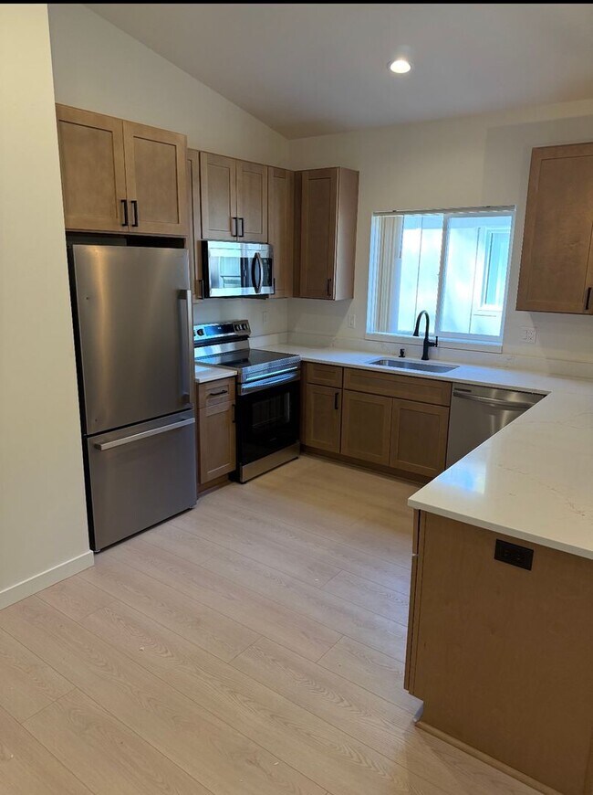 Foto del edificio - CDA Duplex with a 1200 sq ft Garage!