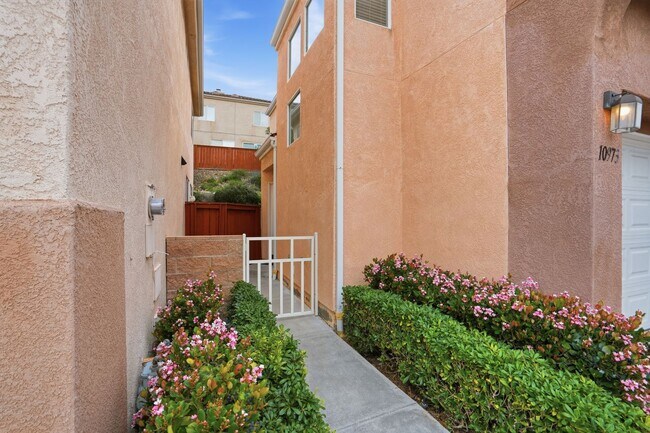 Foto del edificio - 3 Bd, 2/5 Ba Scripps Ranch Home with Attached Garage and A/C